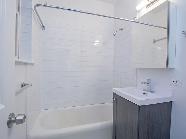 432 W Belmont — Photo 15