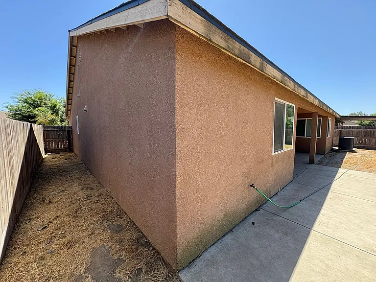 2132 E Sweet Ave — Photo 35