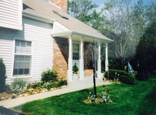 2S783 Grove Ln, Warrenville, IL 60555