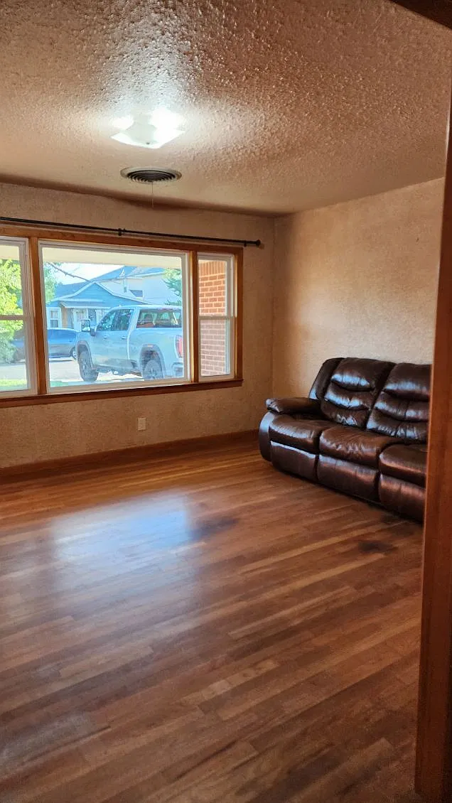 3 bed, $3,800 — Photo 2