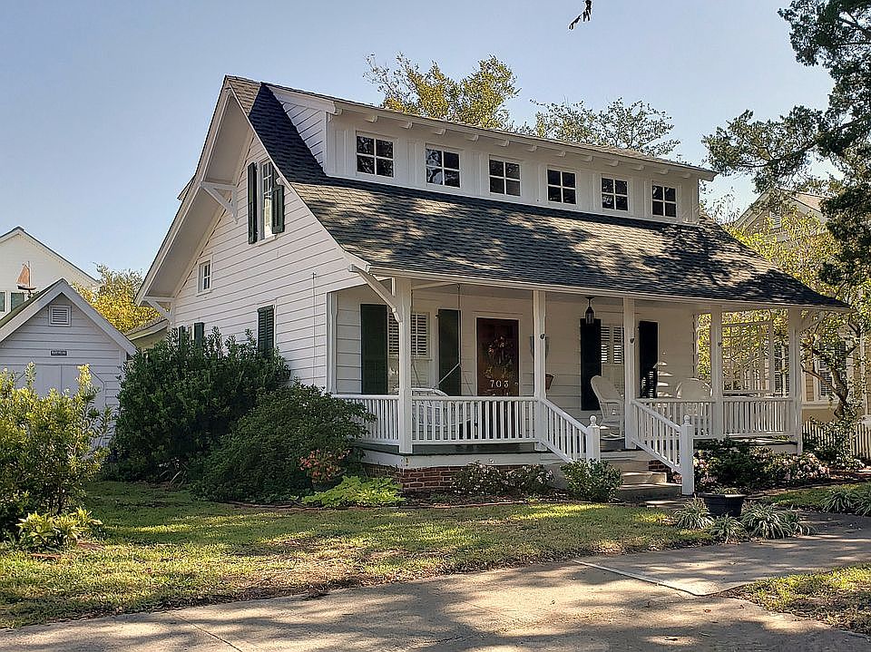 1st image of 703 Ann St