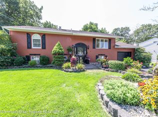 7 Hampton Rd, Howell, NJ 07731