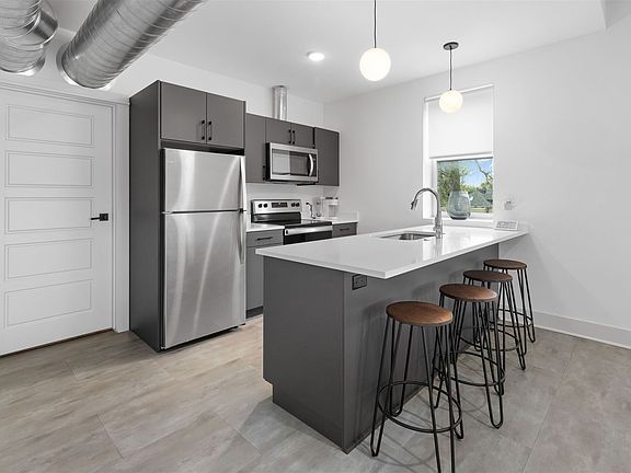 5th image of 3040 E Grand Blvd #201