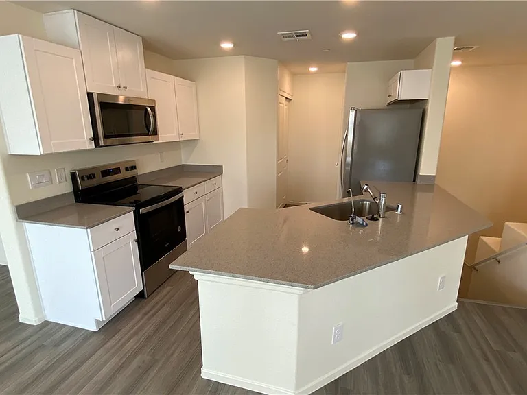 7850 Aurora Sky St — Photo 5