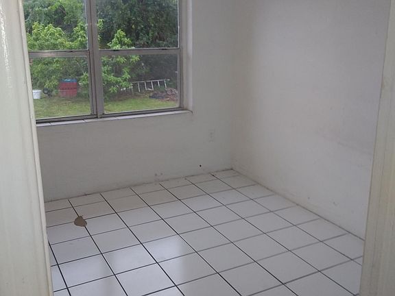 3rd image of 2560 NW 139th St