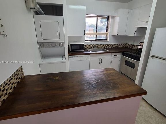 5th image of 6900 SW 39th St APT 203J