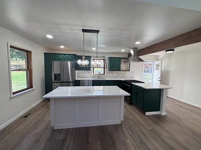4 bed, 2595 sqft, $3,900 — Photo 3