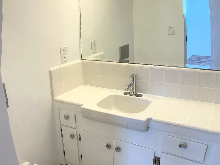 1234 N Laurel Ave — Photo 11