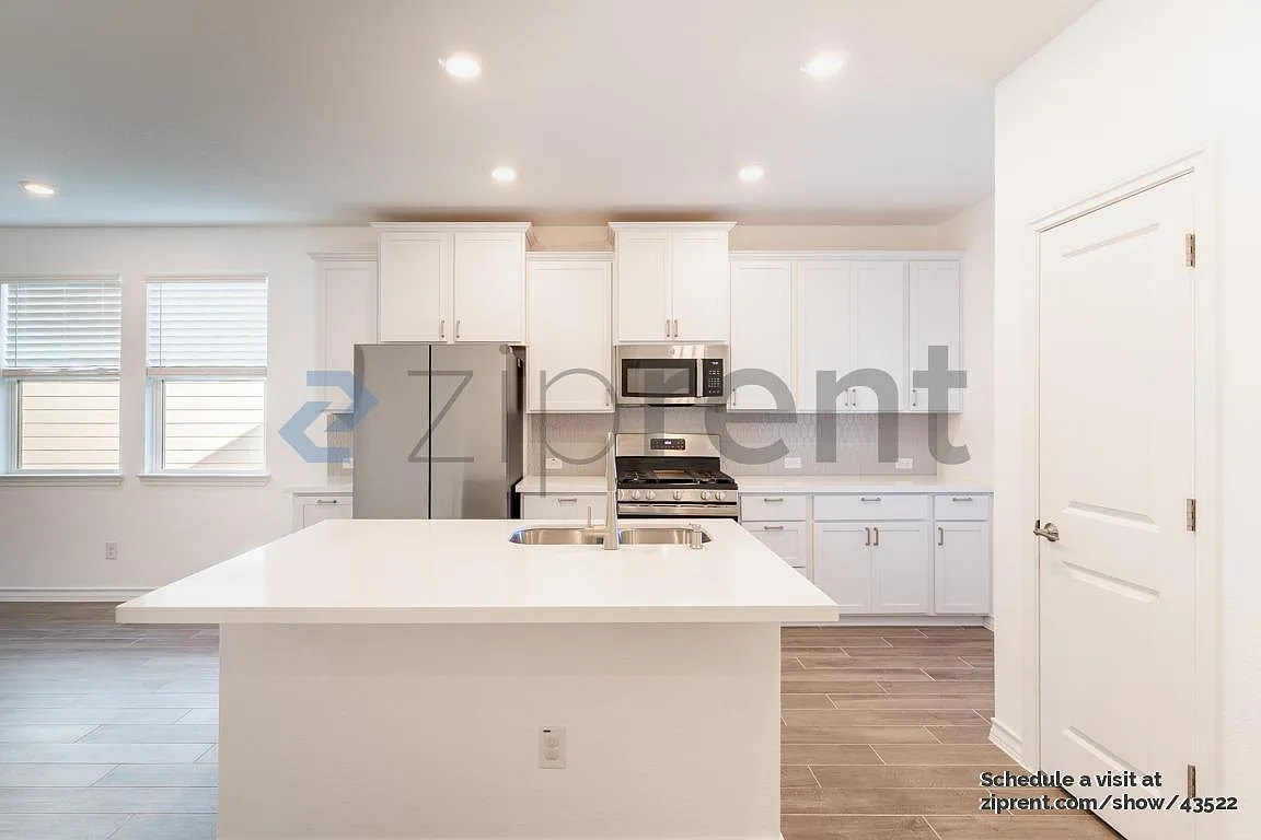 3 bed, 2.5 bath, 1692 sqft, $1,895 — Photo 4