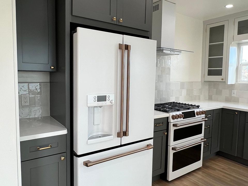 1st image of 3027 Olive St