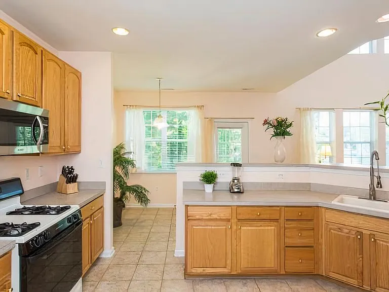 28 Sutton Ct — Photo 15