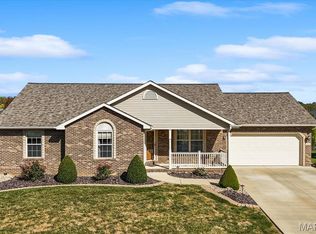 1113 E 3rd St, Trenton, IL 62293