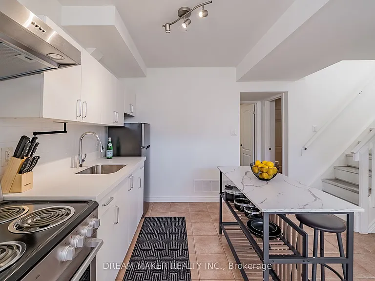 207 Cabot St — Photo 6