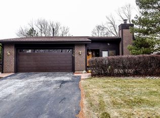746 N Woodfield Trl, Roselle, IL