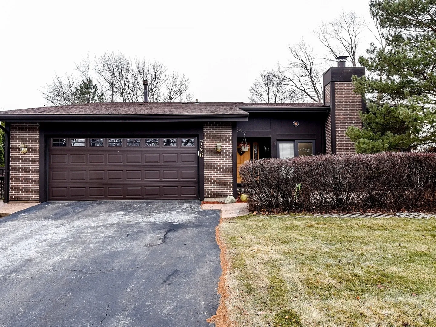 746 N Woodfield Trl photo 1
