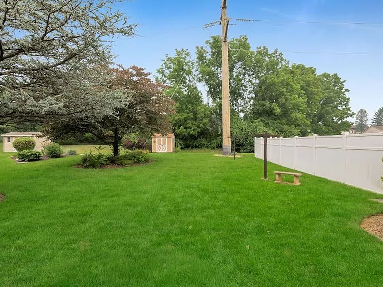 2235 Briarwood Dr — Photo 11