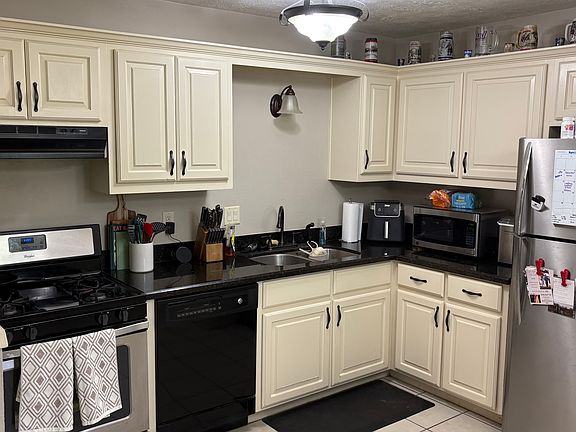 2nd image of 809 Frio Cir