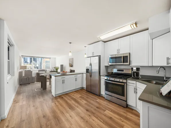 355 South End Avenue image 2 of 16