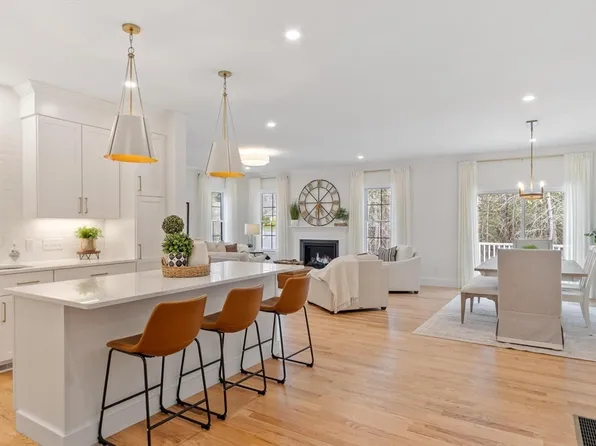 89 Oliver Pond Cir #4, Franklin, MA 02038