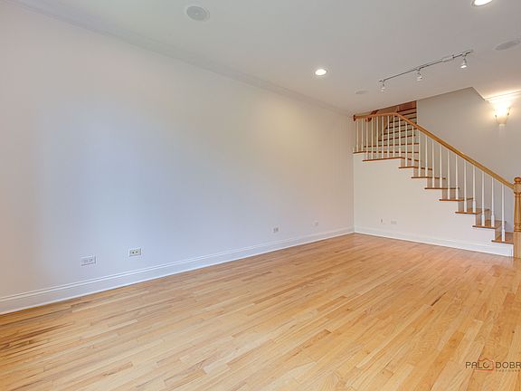 4th image of 1529 N Artesian Ave APT 3N