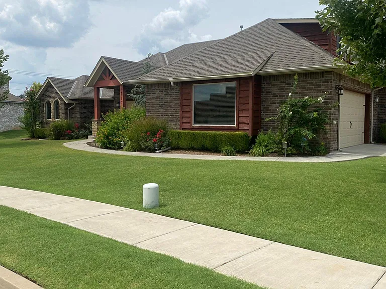 2817 Marigold Ln — Photo 3