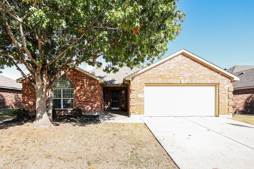 4 bed, 2.0 bath, 1554 sqft, $2,060 — Photo 1