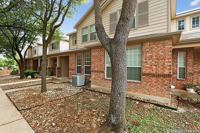 3 bed, 2.5 bath, 1454 sqft, $1,800 — Photo 1