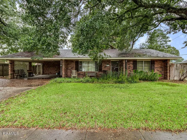 2011 George Dr, Opelousas, LA 70570