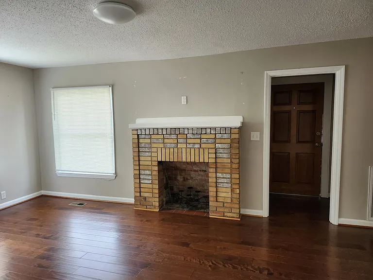 105 Alpine Dr — Photo 3