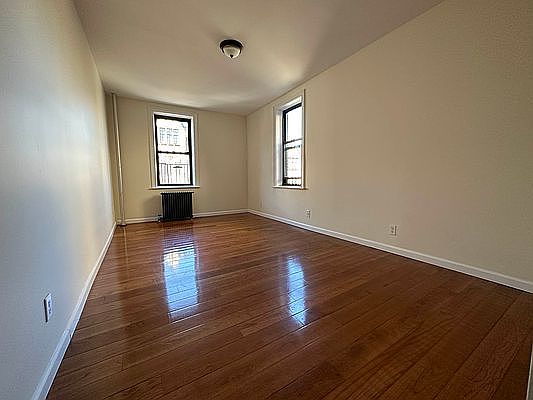 5th image of 165 Pinehurst Ave APT 4H