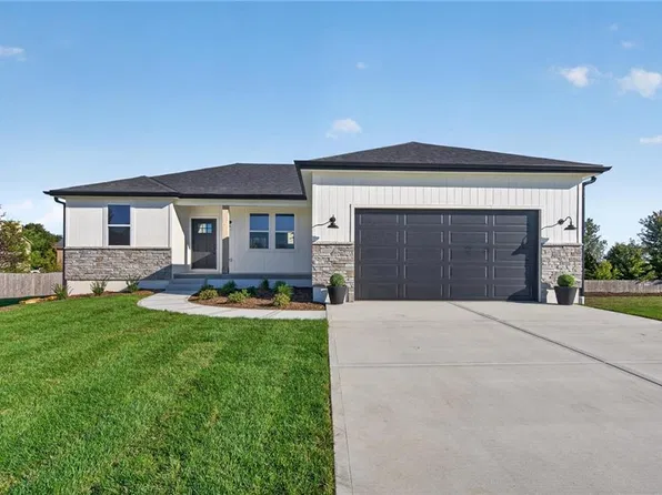 1415 Thomas Dr, Louisburg, KS 66053