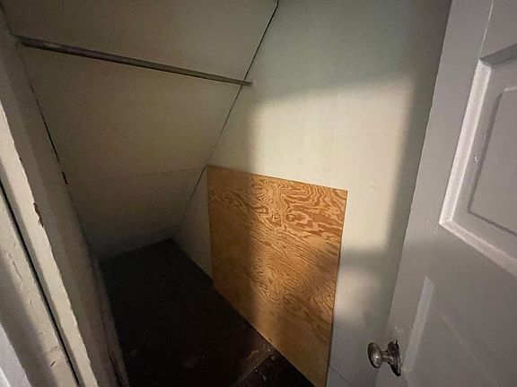 4th image of 166 E Stadium Ave #C