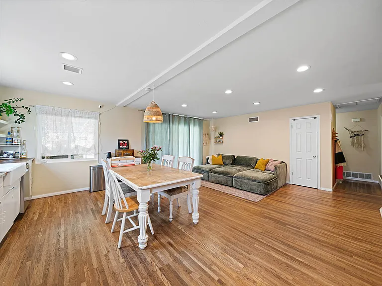 70 Leanna St — Photo 8
