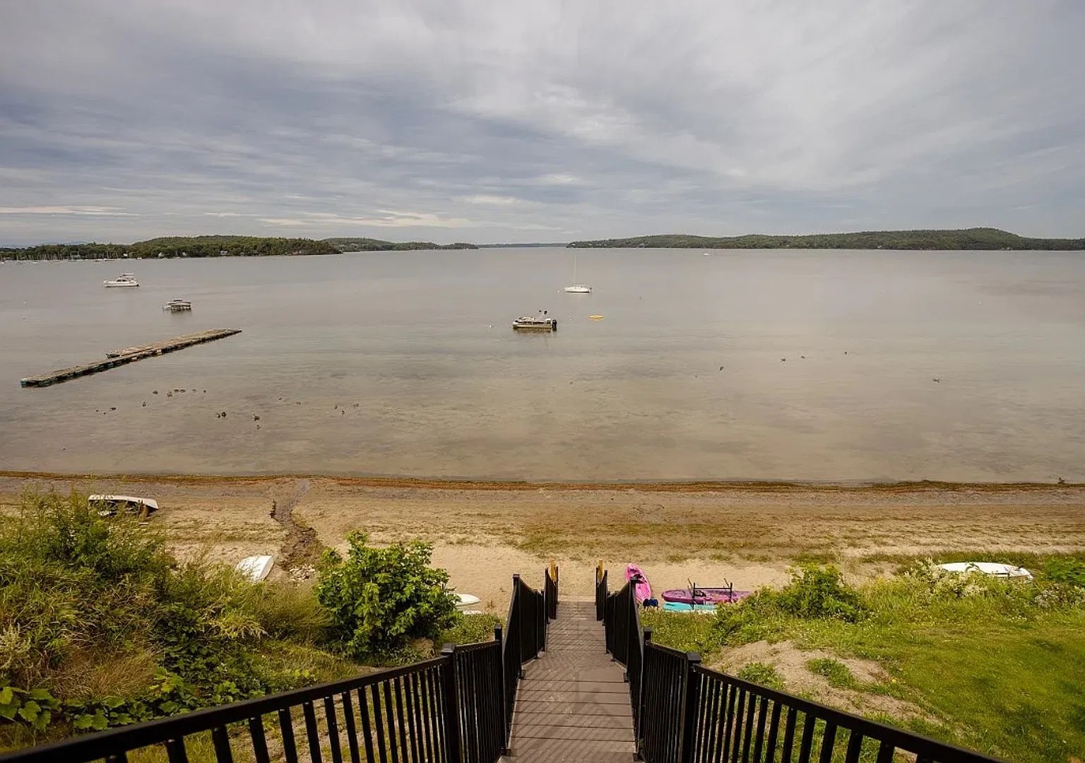 3BD/2.5BA Townhome in Colchester W/ Private Beach Access! — Photo 4