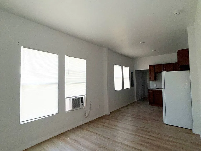 101 W 21st St #1 — Photo 4