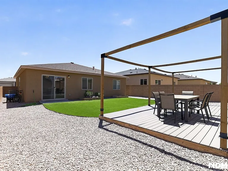 985 Berman St — Photo 31