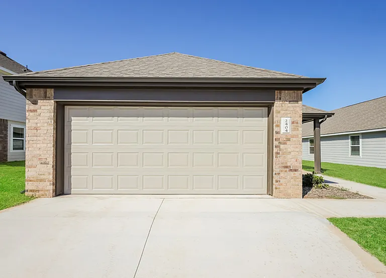 2404 Rosewood Ln — Photo 3