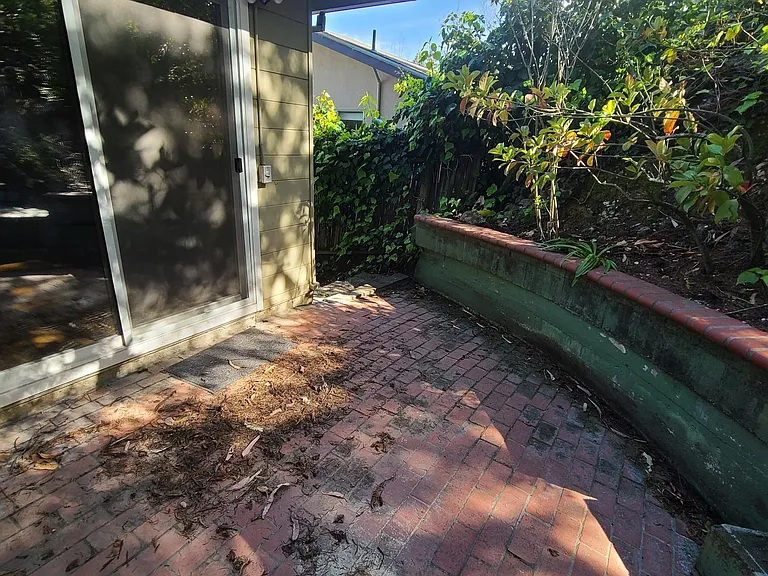 64 Norwood Ave — Photo 23