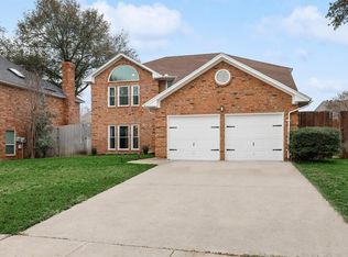 1719 Altacrest Dr, Grapevine, TX 76051