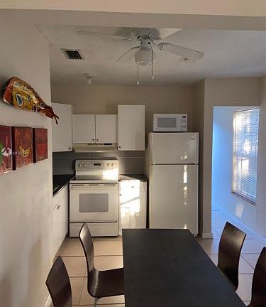 5th image of 2401 NE 183rd St #1