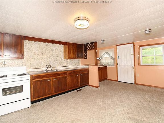 3rd image of 19 Mary Jackie Ln