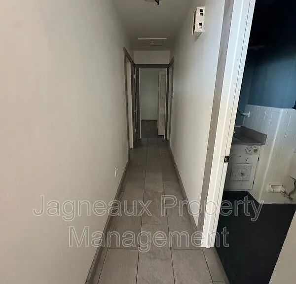 307 Allison Ln — Photo 4