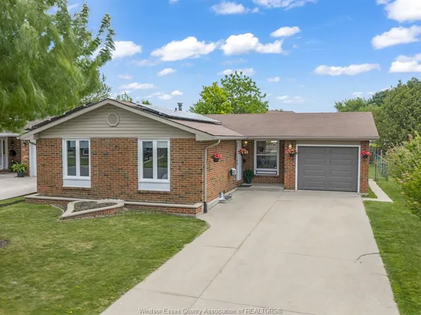 32 Alderton St, Leamington, ON N8H 4N8