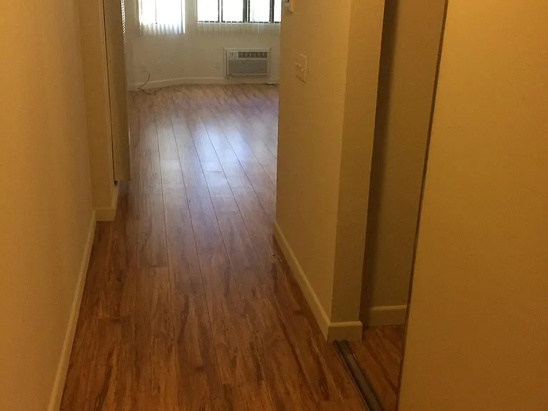 Diamond Head Apartments — Photo 6