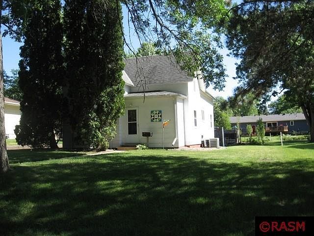 1st image of 432 E Blue Earth St