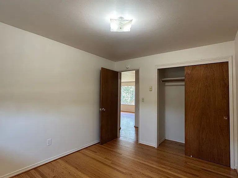 1100 N B St — Photo 9