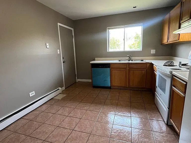 2252 W Nichols Rd — Photo 1