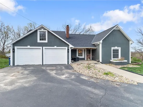 302 W Summit St, Smithville, MO 64089