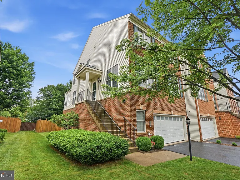 118 Ivy Hills Ter — Photo 1