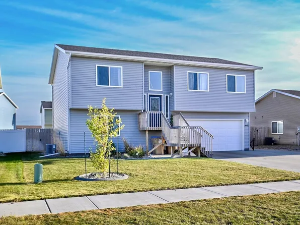1401 35th Ave NW, Minot, ND 58703
